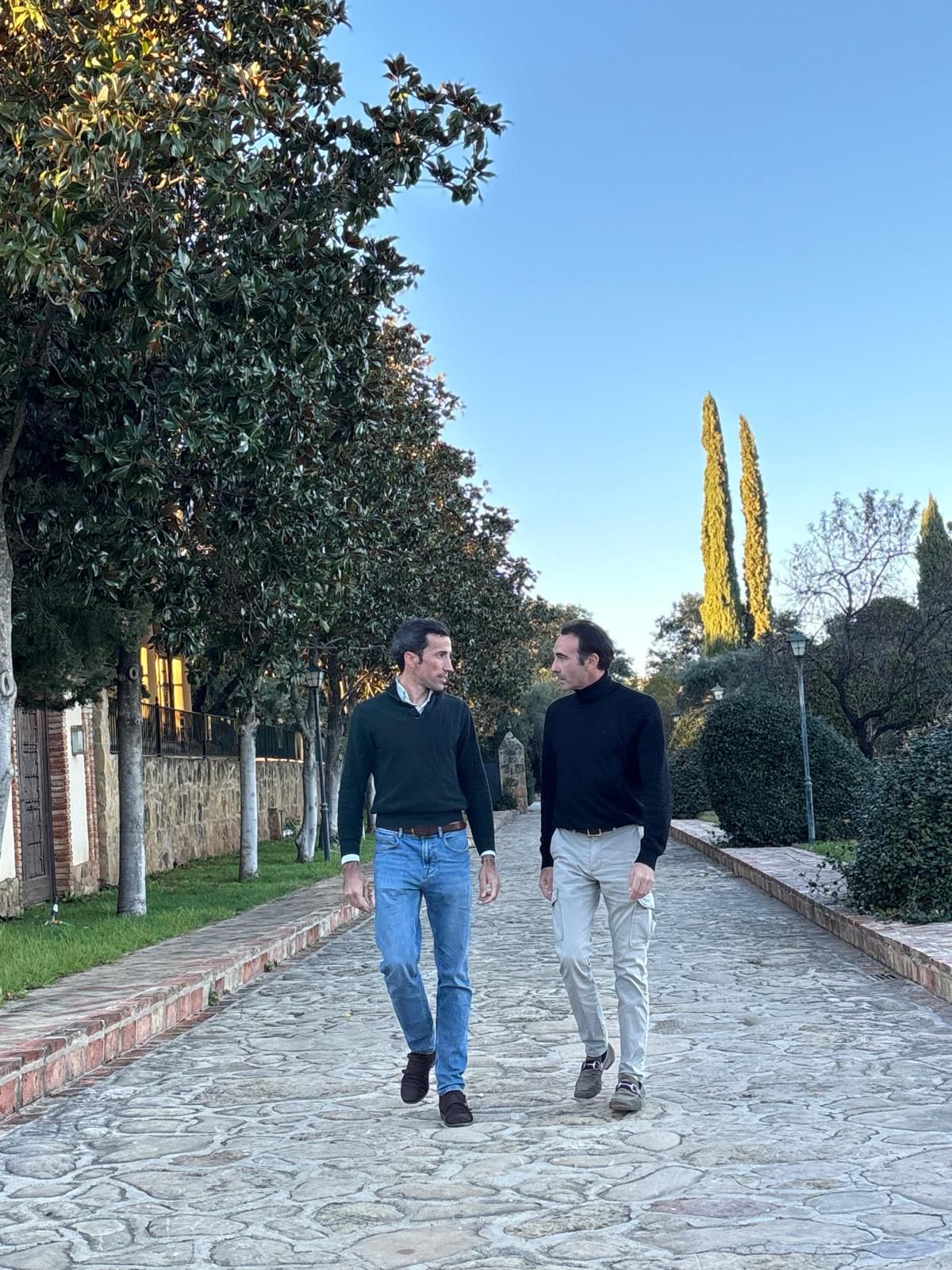 Enrique Ponce inicia su camino como apoderado y toma las riendas de la carrera de David de Miranda