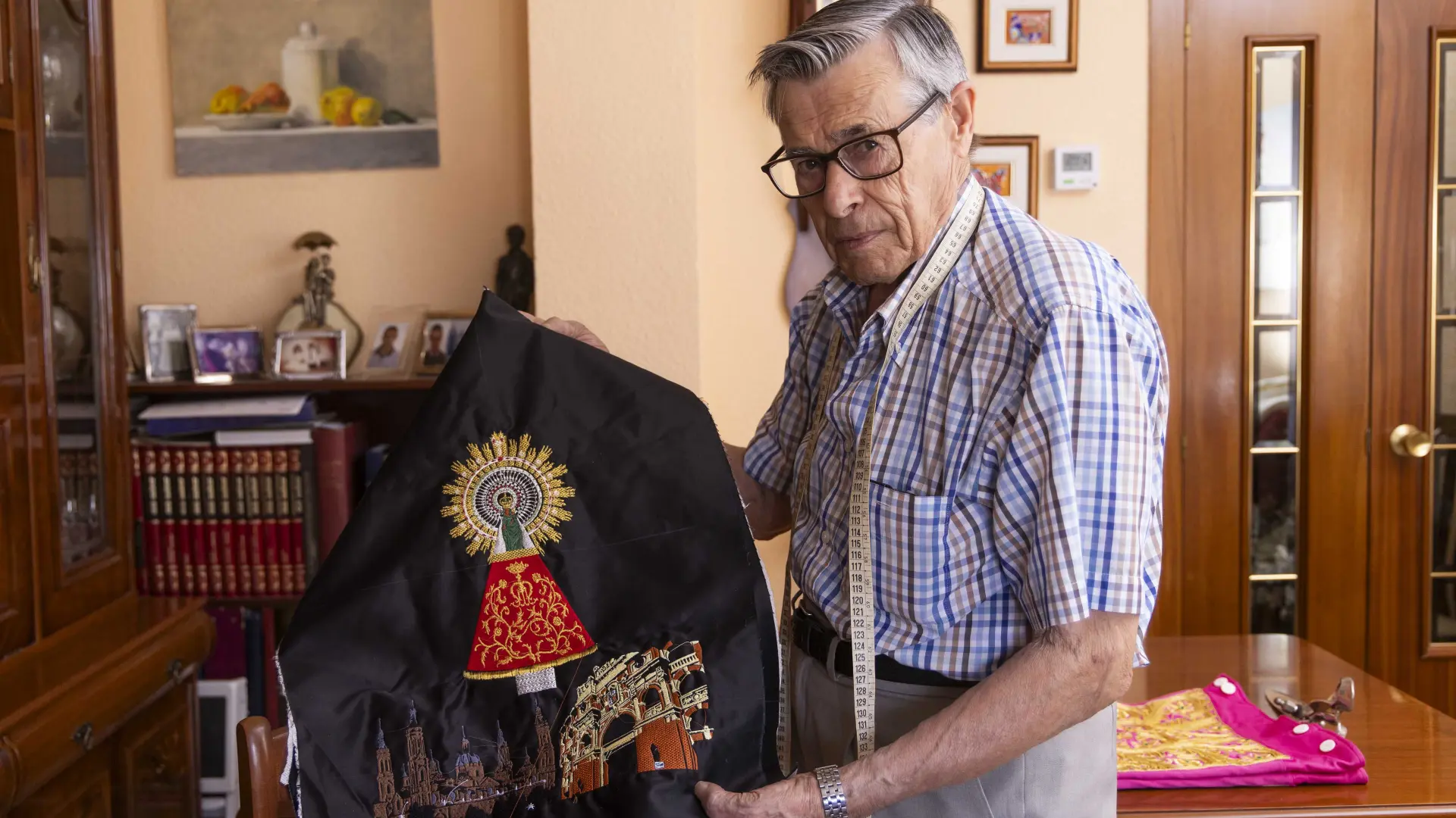 Fallece Daniel Roqueta, el sastre aragonés que llevó el traje de luces de la plaza a los escenarios de Madonna