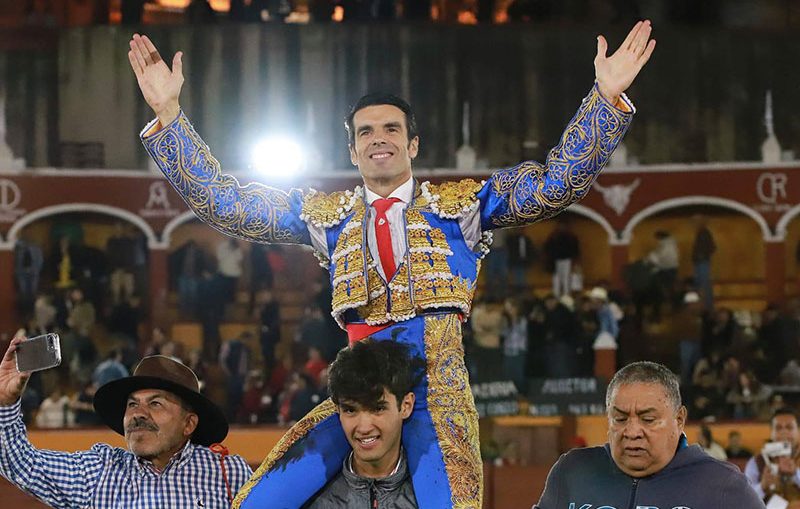 Emilio de Justo triunfa en la primera de feria de Tlaxcala