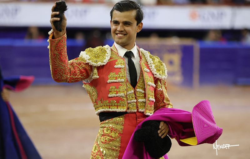 Emilio de Justo emociona en Aguascalientes sin redondear el triunfo y Diego Sánchez corta una oreja