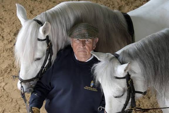 Fallece Álvaro Domecq Romero, referente histórico del rejoneo y ganadero de Torrestrella