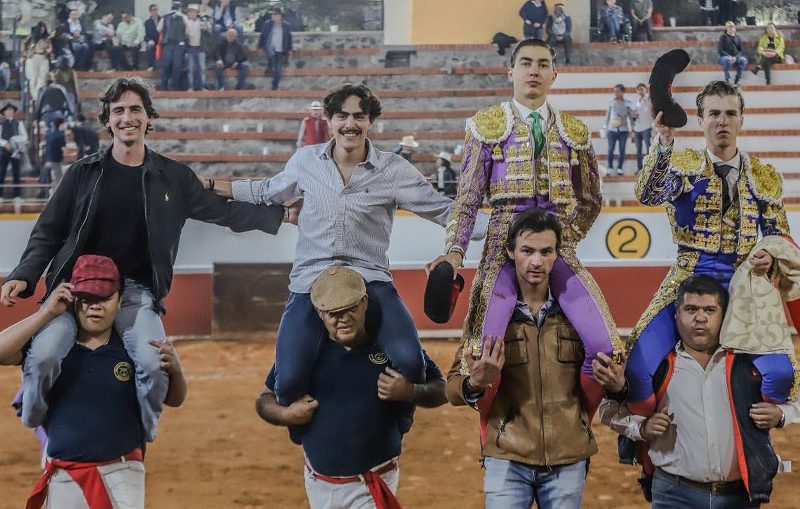 Bruno Aloi y Andrés García se despiden en hombros en una gran tarde en Juriquilla