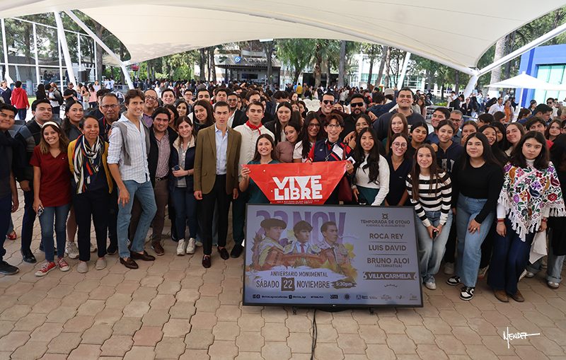 Roca Rey conecta con más de 500 jóvenes en una charla que reivindica la fuerza de la juventud