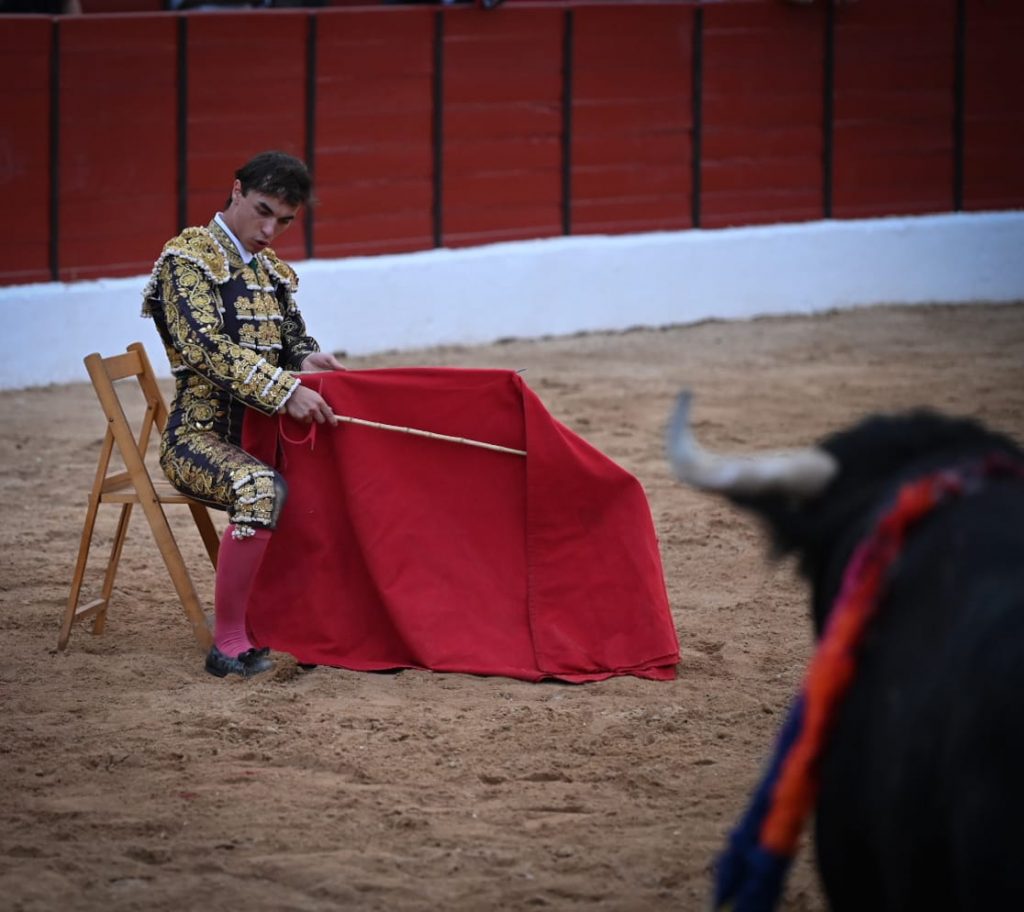 El paso firme de un novillero distinto: Tomás González 