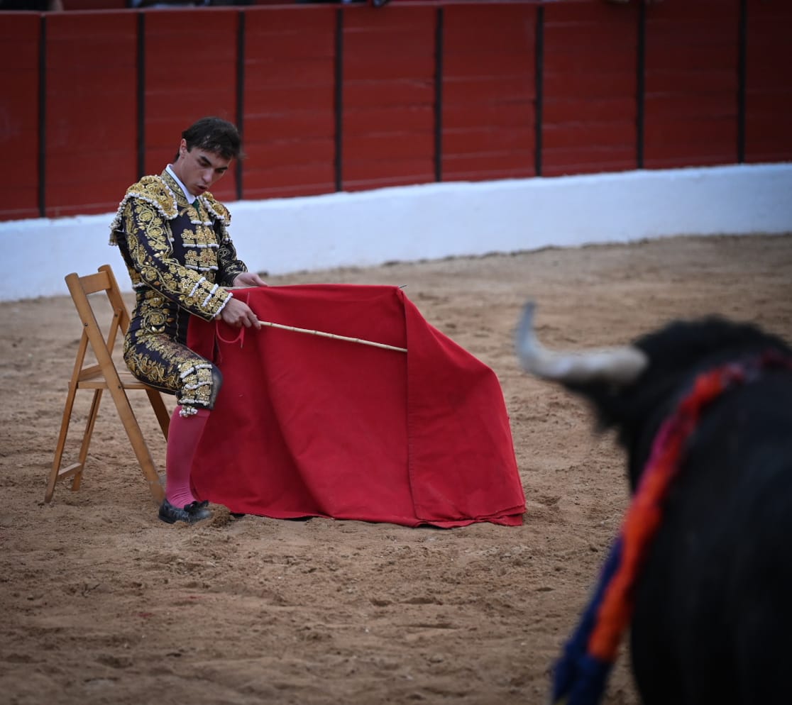 El paso firme de un novillero distinto: Tomás González 