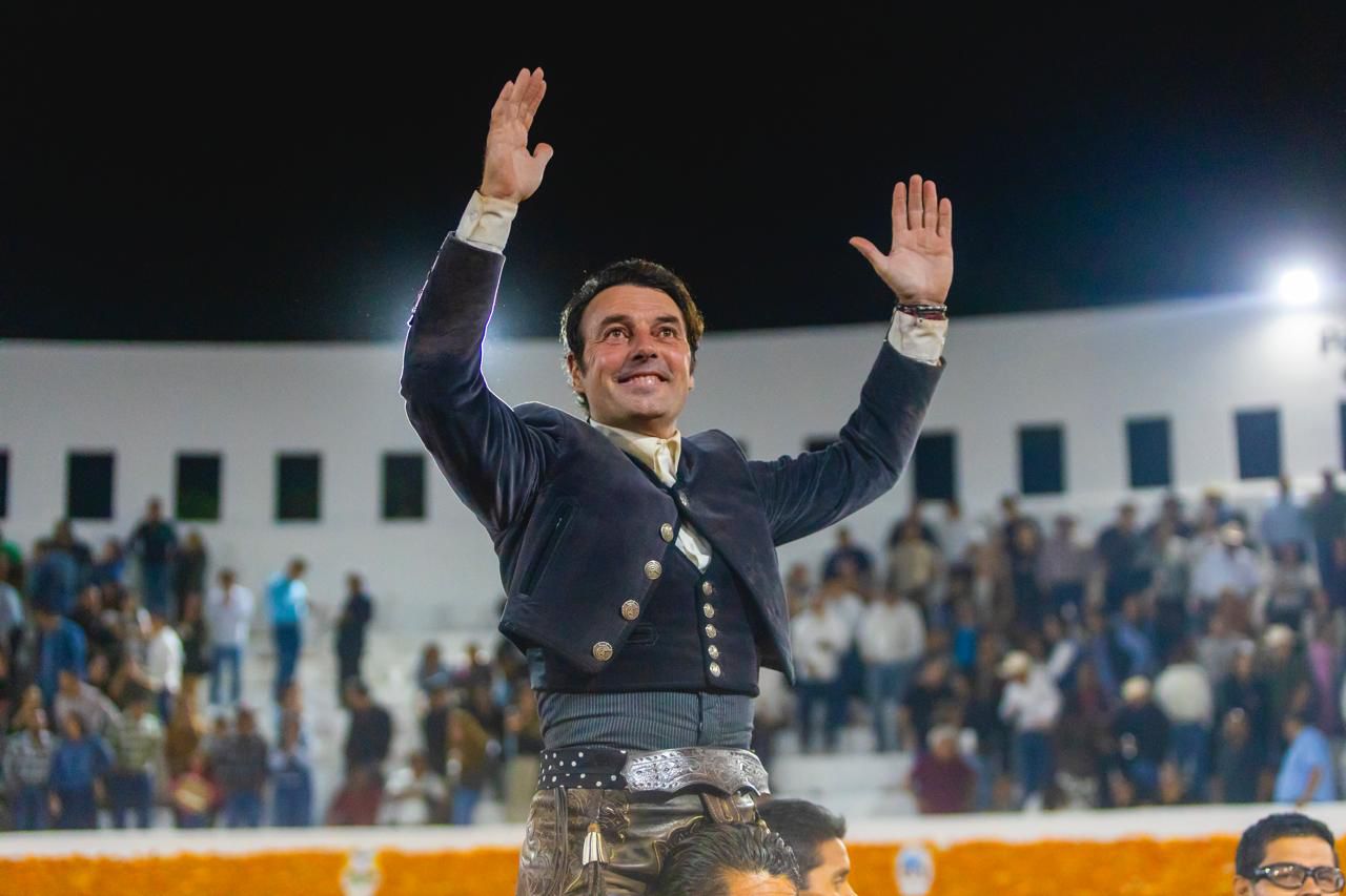 Andy Cartagena regresa a lo grande: cuatro orejas en Lerdo