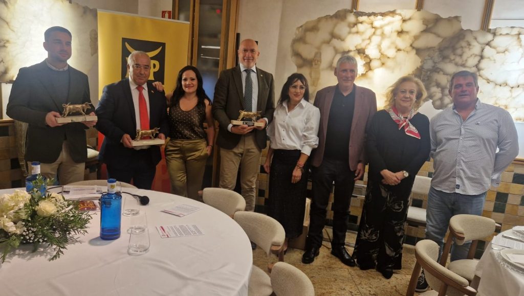 La Peña Taurina Peñaflorense premia la excelencia de la temporada 2025 en una gala con aforo completo en Zaragoza