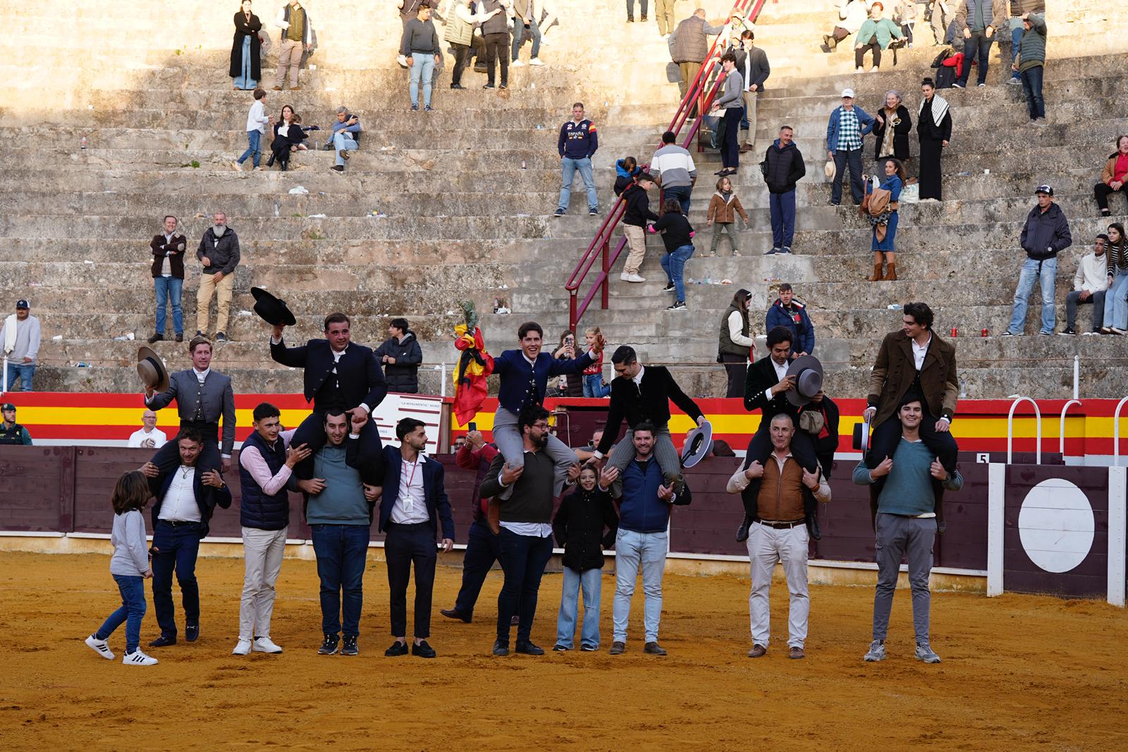 Muro celebra una jornada luminosa de toreo y grandes triunfos
