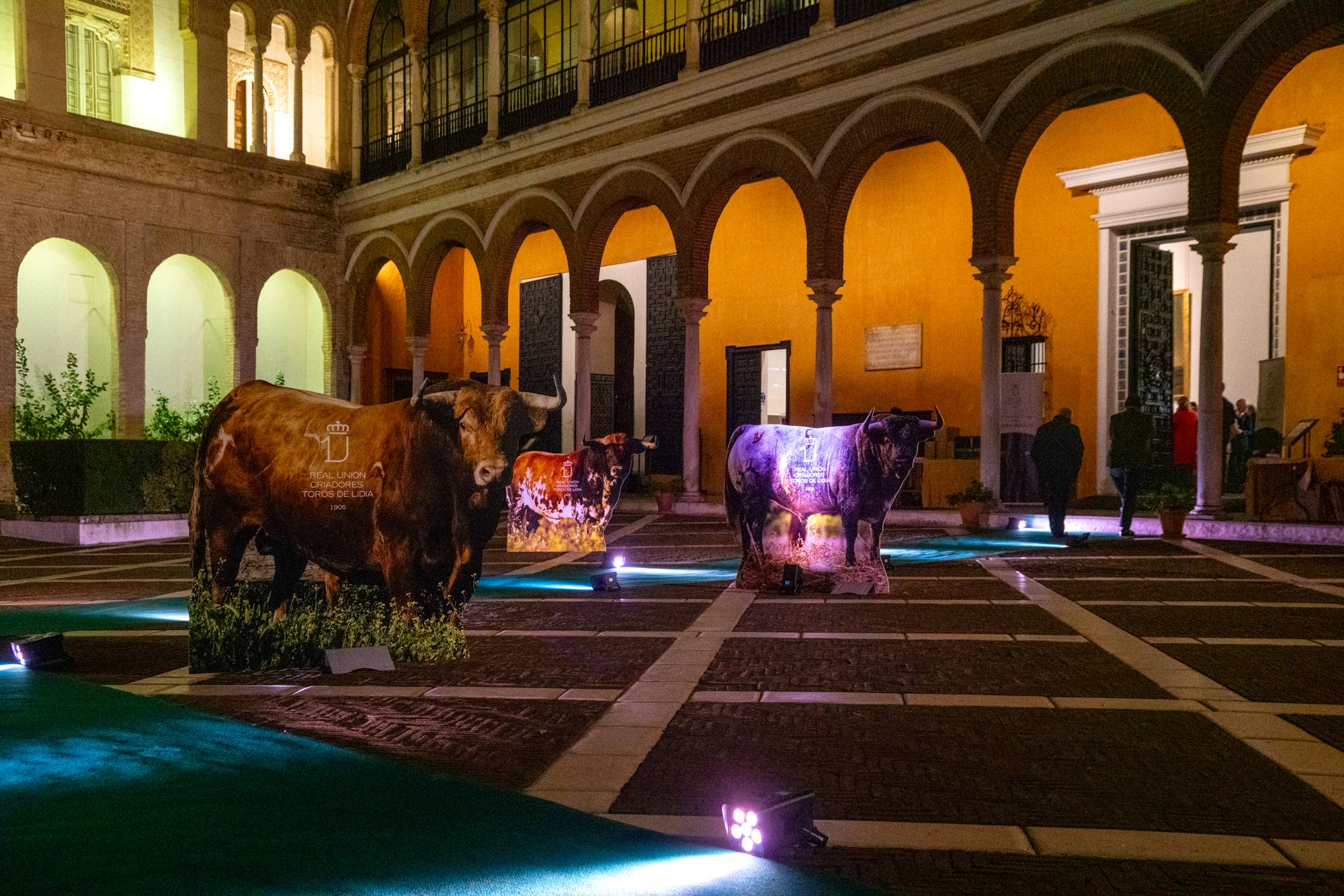 La RUCTL presenta en los Reales Alcázares el Libro Verde del Toro Bravo, la gran obra de referencia en el 120 aniversario de la entidad