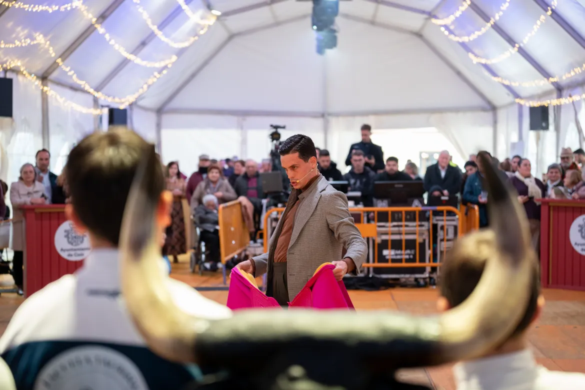 David Galván imparte una clase magistral de toreo de salón a los alumnos de la Escuela Taurina Costa del Sol en Coín