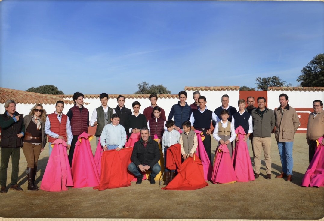 La escuela de tauromaquia de Linares tentó en la Finca El Cotillo