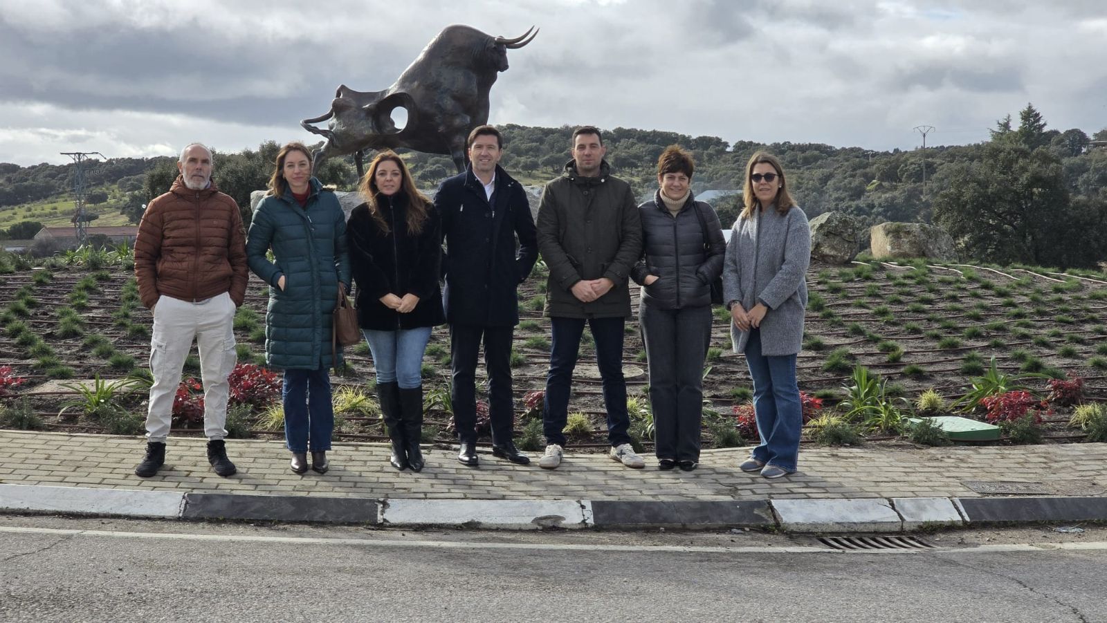 Valdemorillo inaugura una escultura de Pedro Labajos en honor al toro como símbolo ancestral