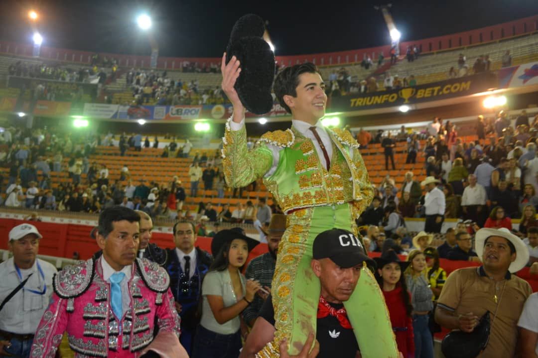 Marco Pérez abre la Puerta Grande en el arranque nocturno de San Sebastián