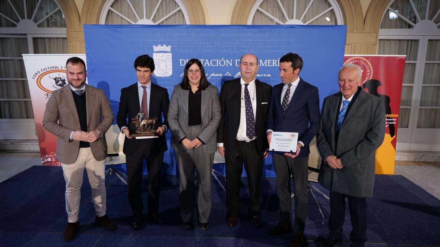 El Foro Cultural 3 Taurinos 3 premia el valor de David de Miranda y la torería de Pablo Aguado en la Feria de Almería