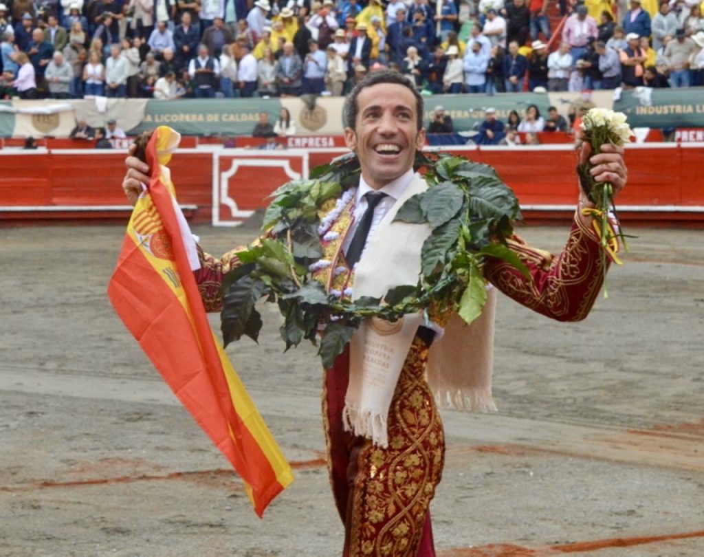 David de Miranda impacta en Manizales y sale a hombros en una tarde marcada por la lluvia y la tragedia