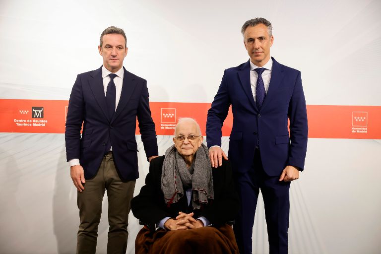 La Comunidad de Madrid rinde homenaje al periodista taurino Miguel Ángel Moncholi en Las Ventas