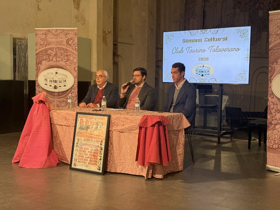 Pepe Moral y Adolfo Rodríguez abren la Semana Cultural del Club Taurino Talaverano con un lleno absoluto