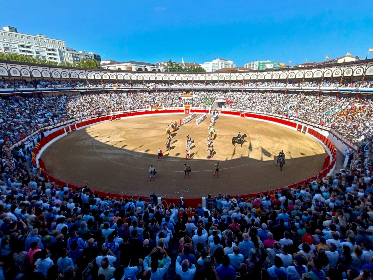 Santander renueva a Lances de Futuro para la Feria de Santiago 2026 y anuncia mejoras en la plaza