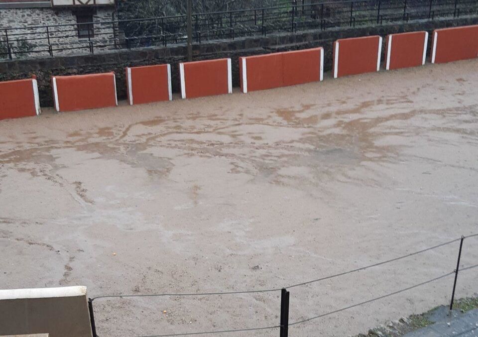Aplazado el festival taurino de Valero de la Sierra por la lluvia