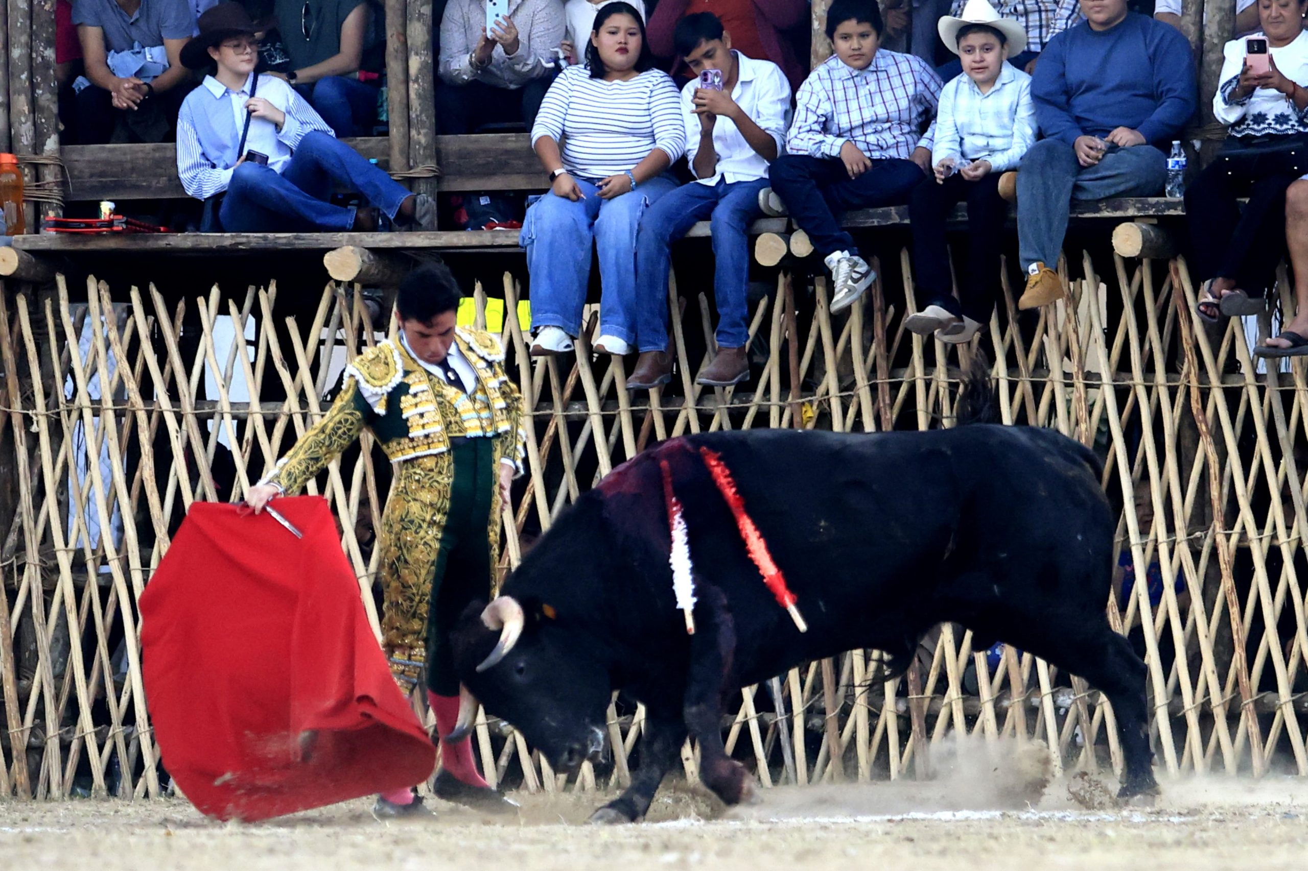 Imanol Sánchez, protagonista sin premio en una fría tarde taurina en Tizimín