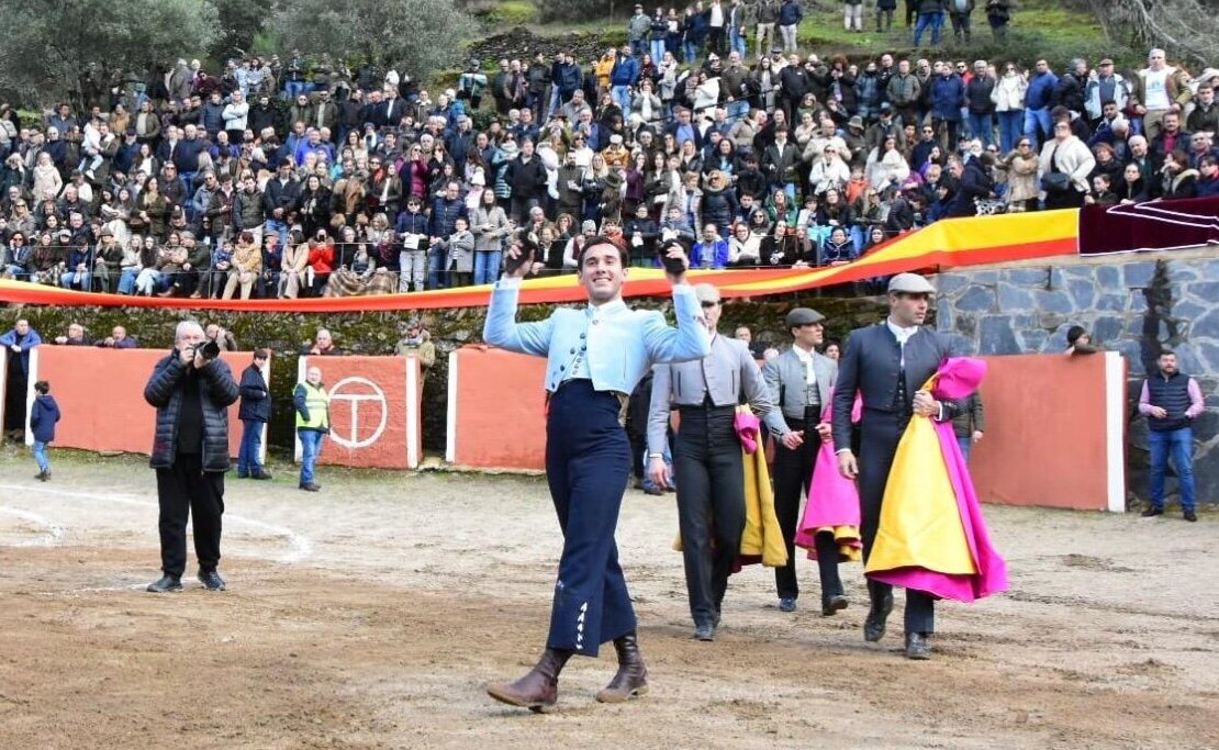 Ismael Martín abre temporada en Valero con cuatro orejas