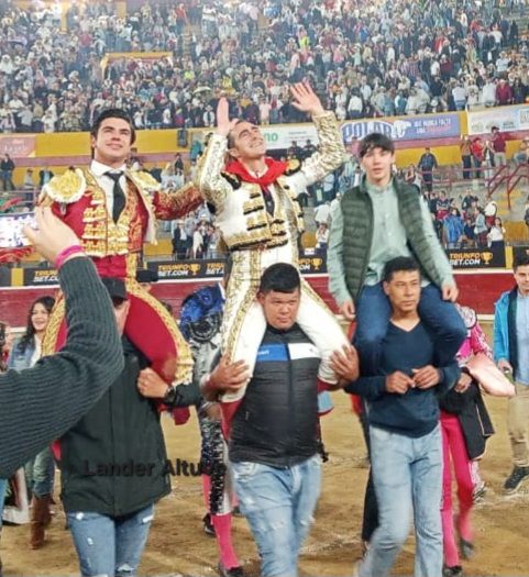 Colombo indulta a un toro de Campolargo en una tarde vibrante en Mérida