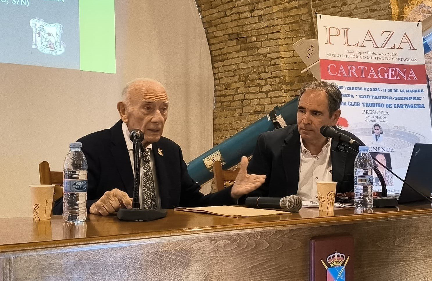 Cartagena reivindica su pasado y futuro taurino en la conferencia-coloquio de Manuel Sánchez Juárez