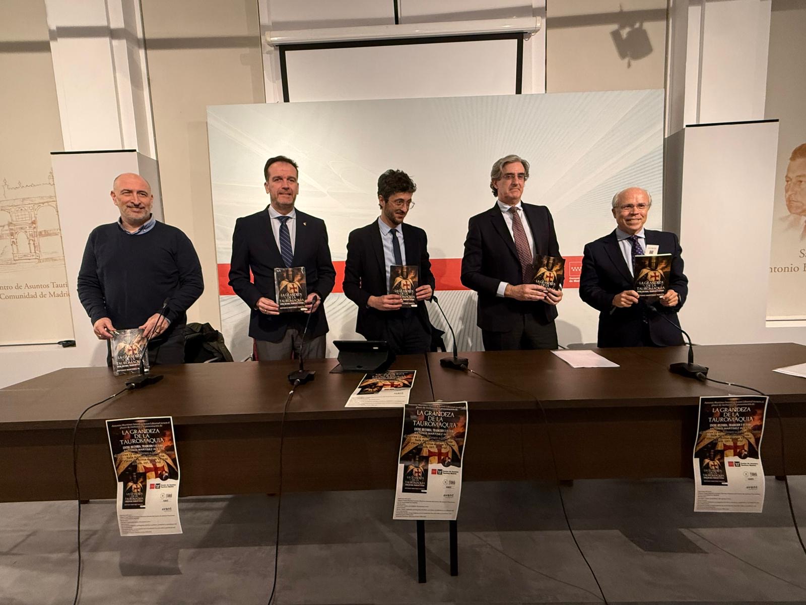 Las Ventas acoge la presentación de La Grandeza de la Tauromaquia, el ensayo cultural de Antonio Martínez Iniesta