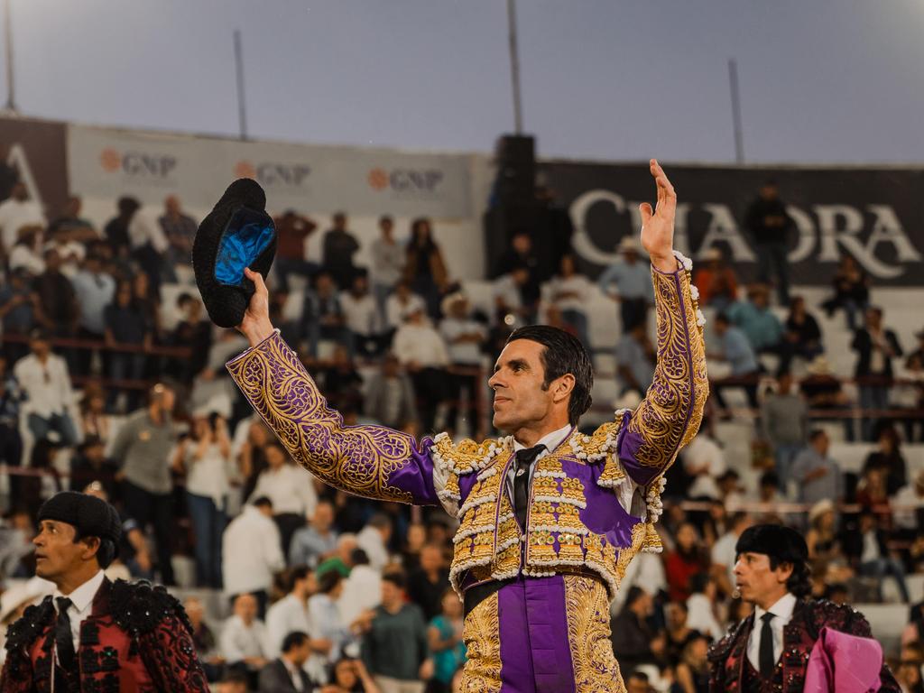 Emilio de Justo firma lo más sobresaliente en León y pierde un triunfo mayor por la espada