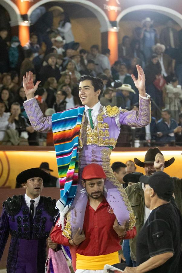 Diego Silveti firma lo más torero de la noche en Tlaxcala en un festejo de lleno absoluto
