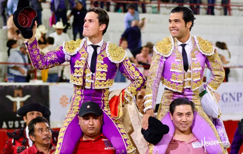 La maestría de Luque y la raza de San Román se imponen y salen a hombros en León