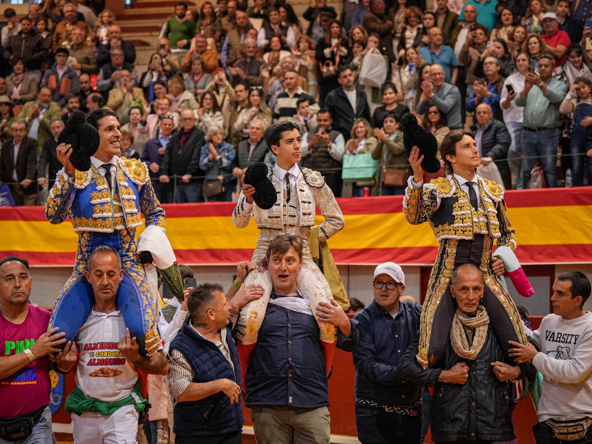Talavante, Roca Rey y Marco Pérez salen a hombros en una tarde de triunfo en Navalmoral de la Mata