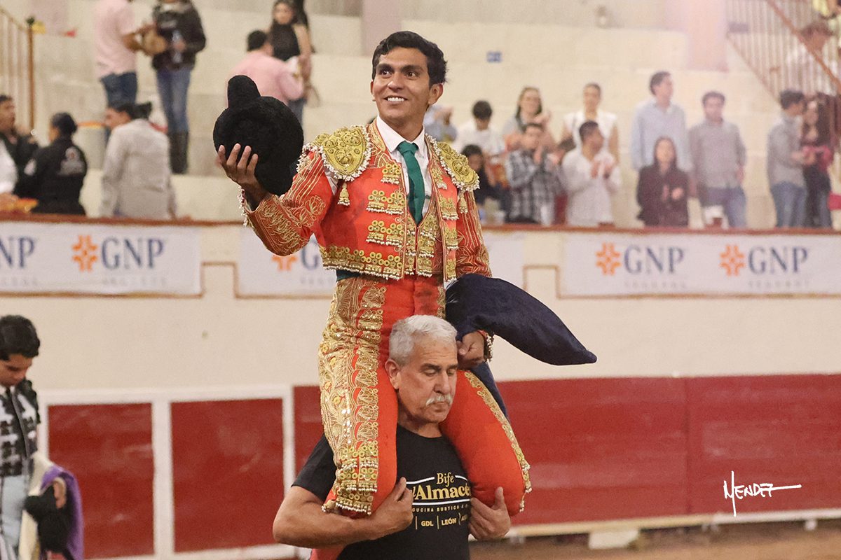 Se impone el toreo de Isaías López, en la salida a hombros de Daniel Prieto en La San Marcos