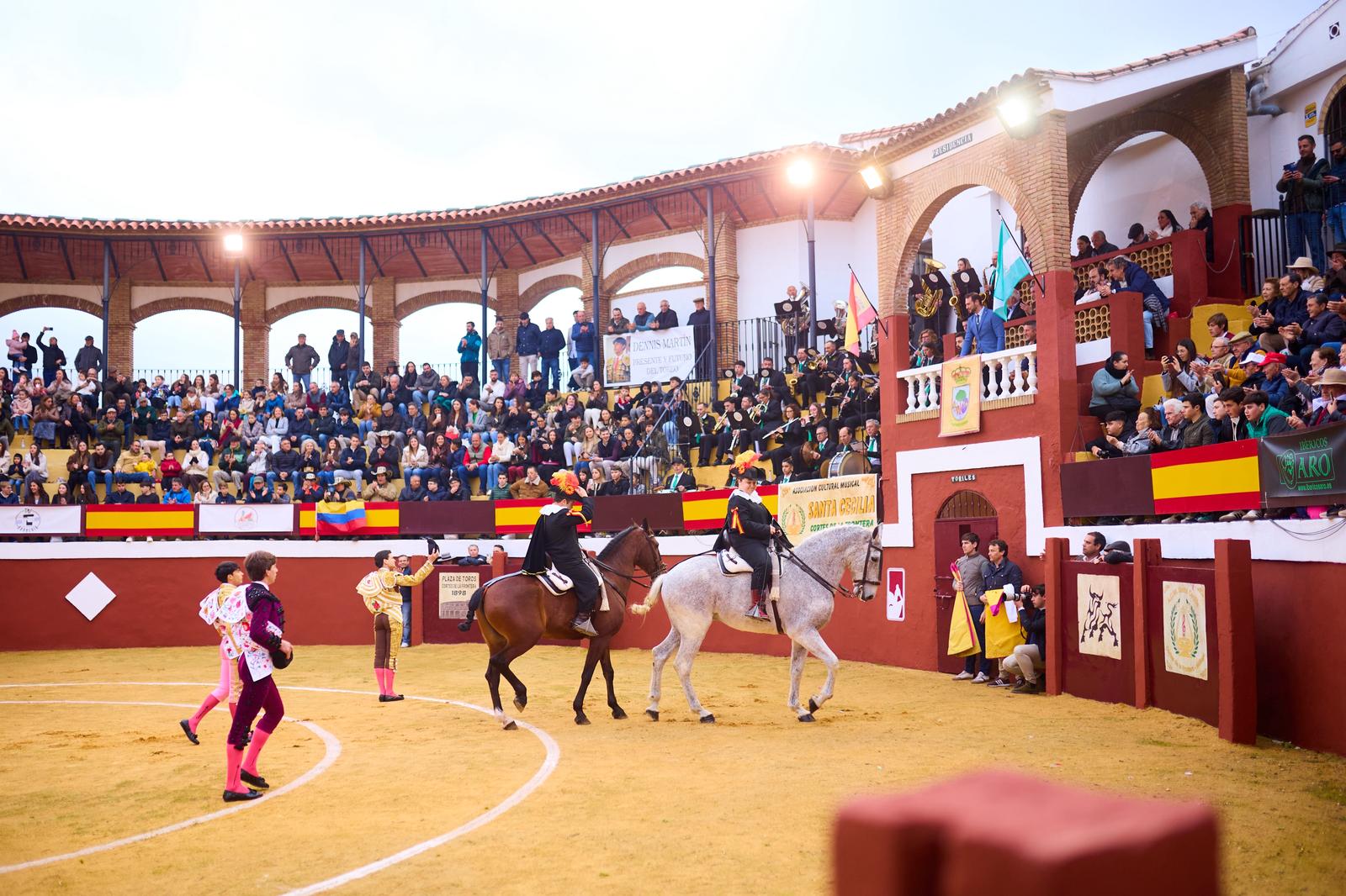 Triple puerta grande en el inicio del circuito de Andalucía en Cortes de la Frontera