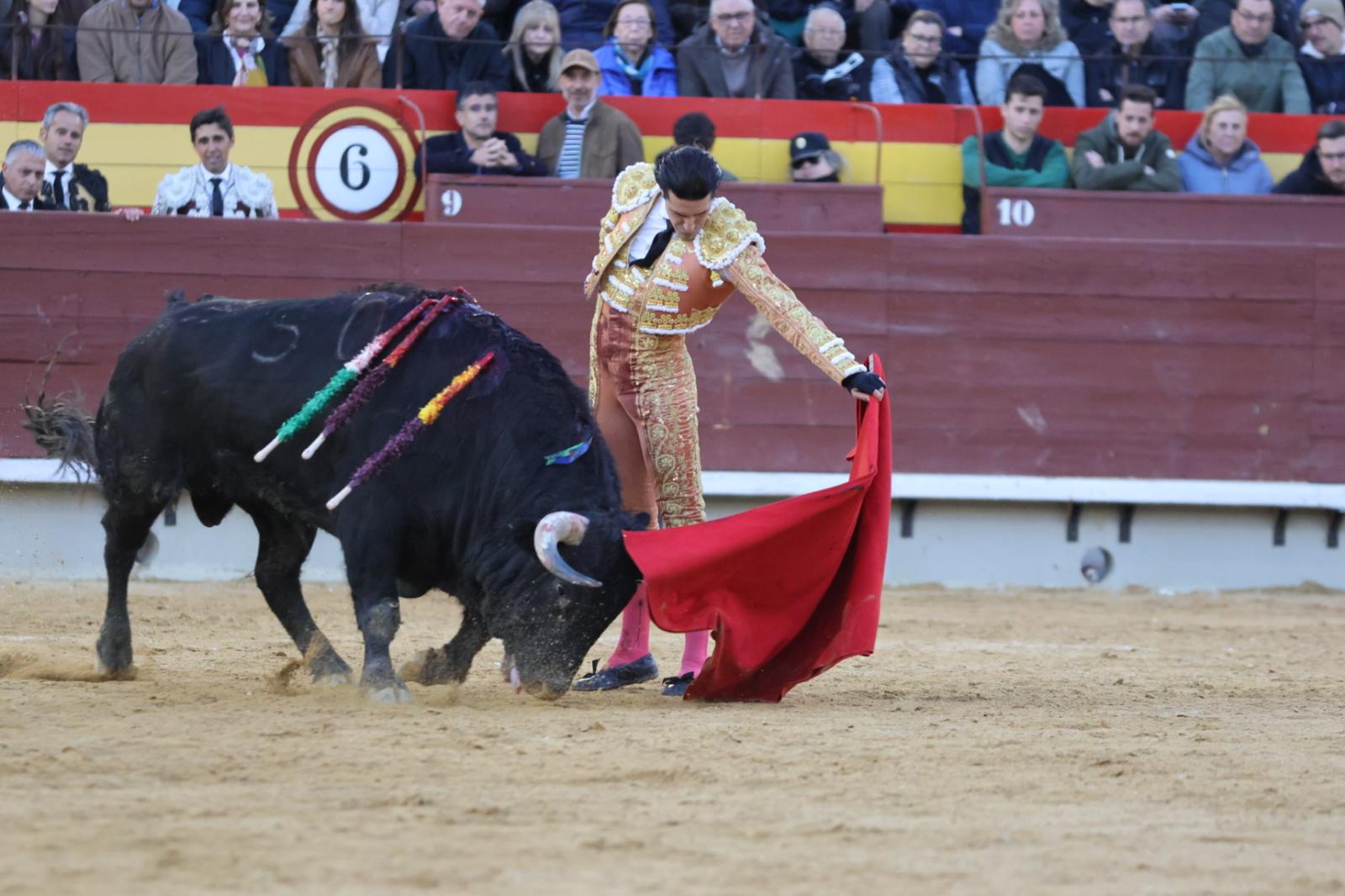 Talavante deja lo más destacado en una deslucida corrida de Domingo Hernández en Castellón