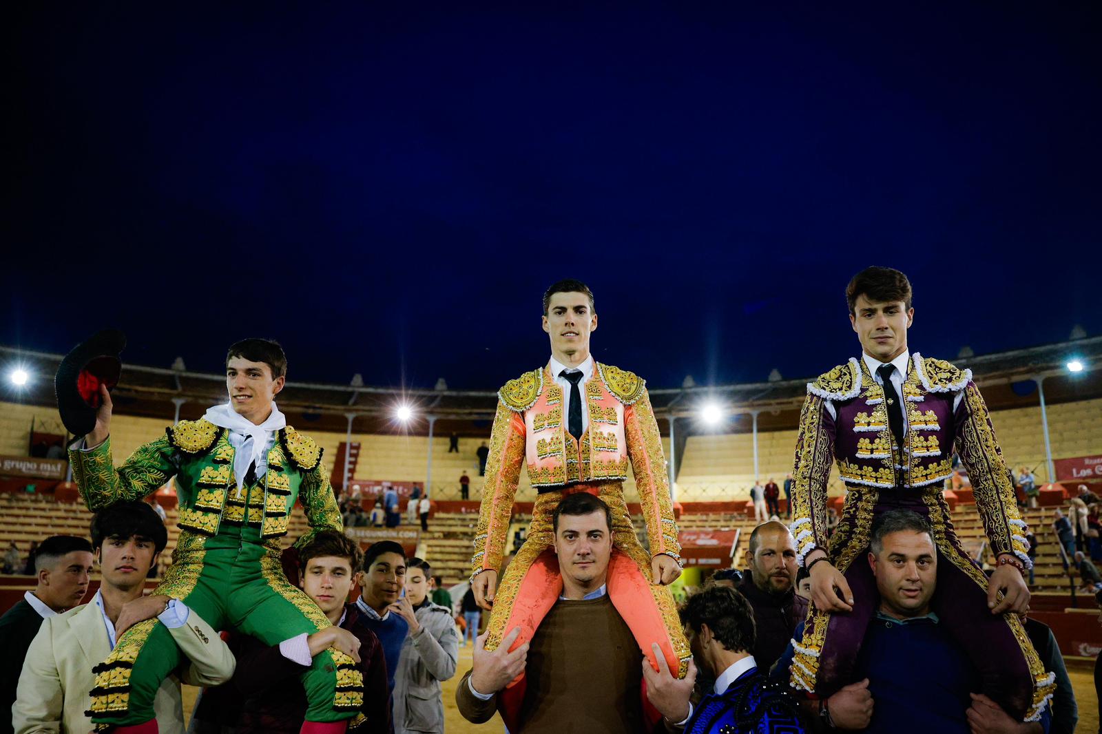 Víctor Barroso y Francisco Fernández, a hombros en Sanlúcar de Barrameda; Isaac Galvín deslumbra en su debut