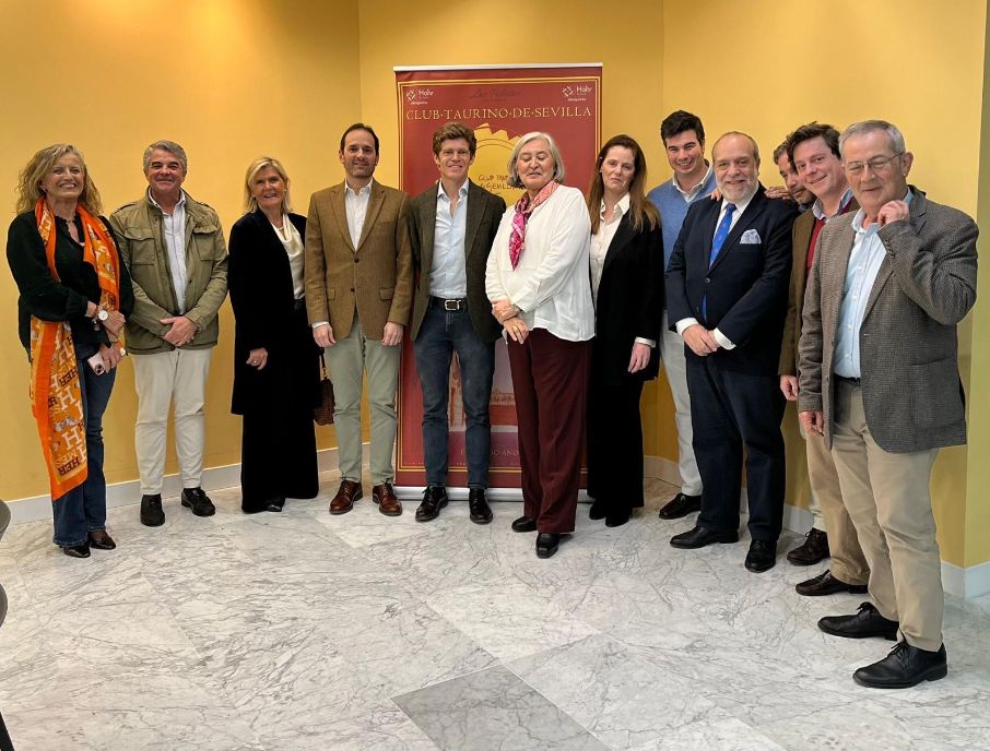 Borja Jiménez comparte una velada con el Club Taurino de Sevilla