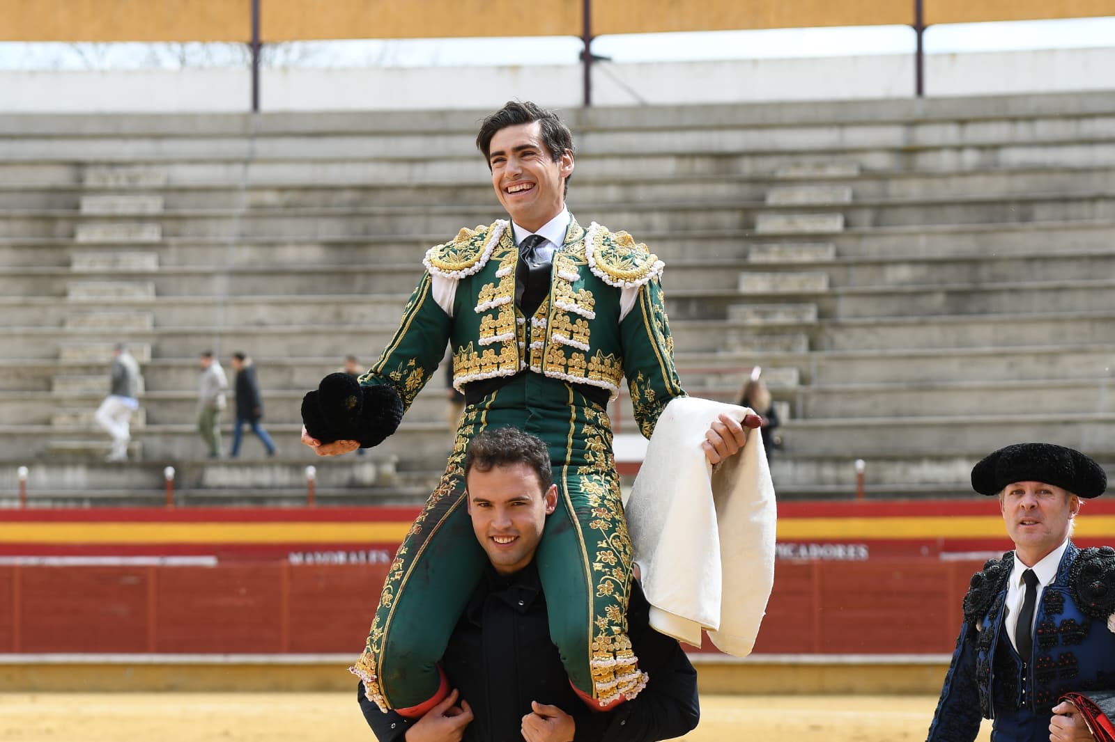 Vilau y San Román se reparten tres orejas en el arranque del Circuito de Madrid en El Álamo