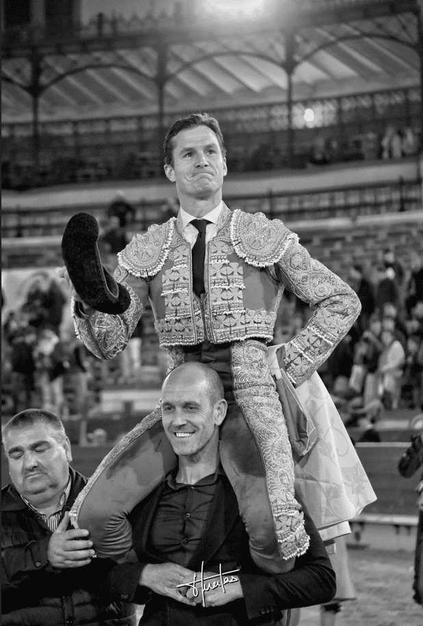 Daniel Luque firma la gran faena de la tarde y sale a hombros en Castellón