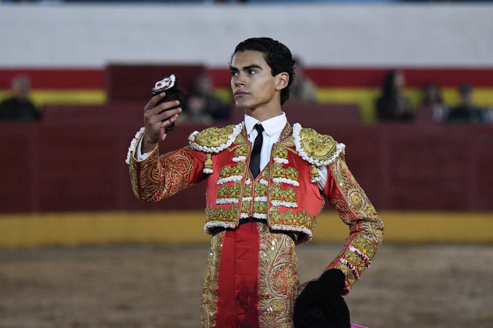 Ignacio Garibay triunfa en su debut con picadores en la segunda novillada del Circuito de Madrid 2026