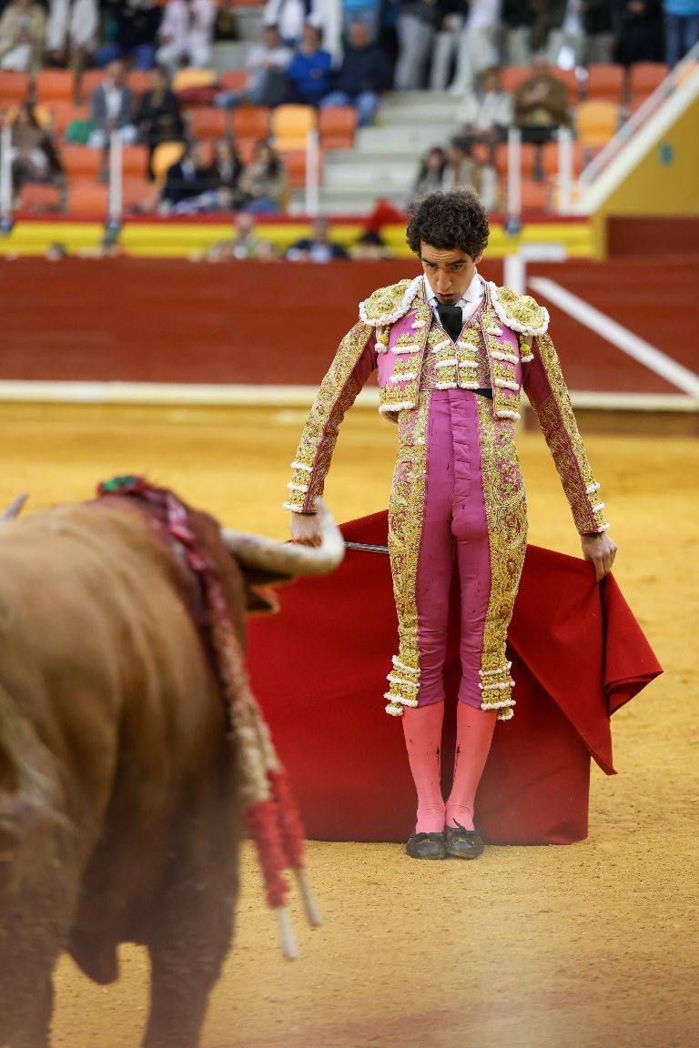 Víctor Hernández se presenta en Fallas tras impactar en Illescas