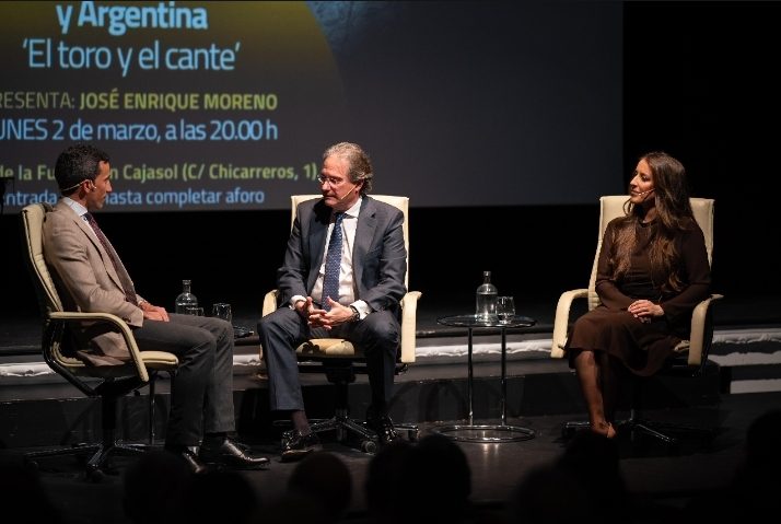 David de Miranda y Argentina llenan el Teatro Cajasol en el 75º Mano a Mano de la Fundación Cajasol