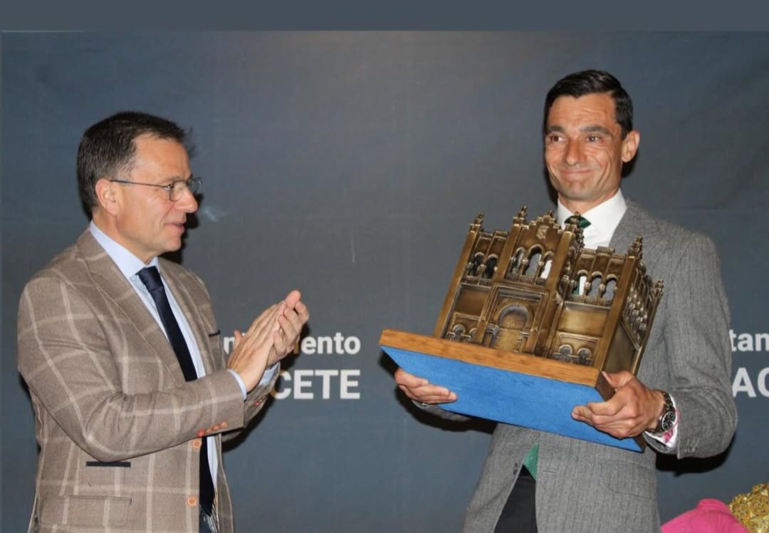 Paco Ureña recoge el Trofeo Dámaso González como triunfador de Albacete