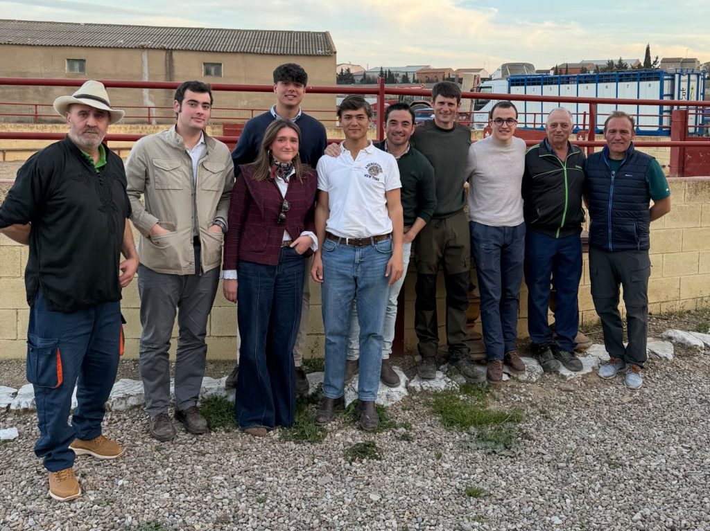 Imanol Sánchez se vuelca con Aragón y la juventud en una jornada de campo en la ganadería de Raúl Izquierdo