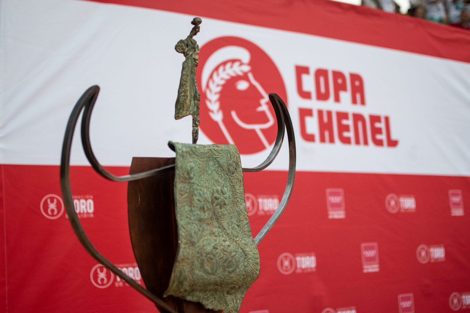 LARGA VIDA A LA COPA CHENEL