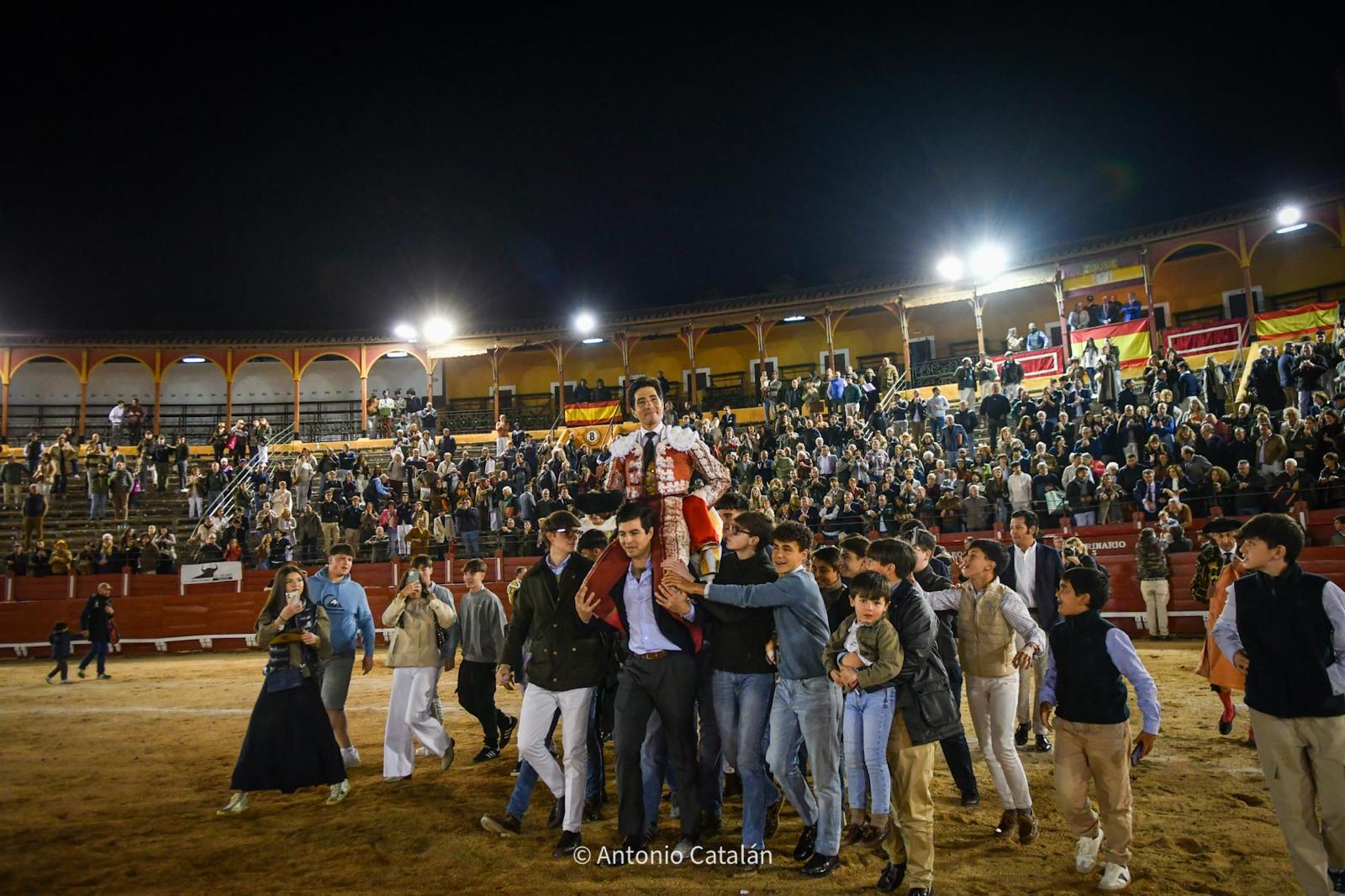 Álvaro Lorenzo firma una gran tarde en Toledo, pero la espada le priva de un triunfo mayor