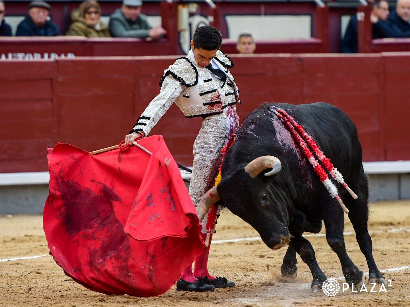 Terna con entrega en una tarde de escaso juego ganadero