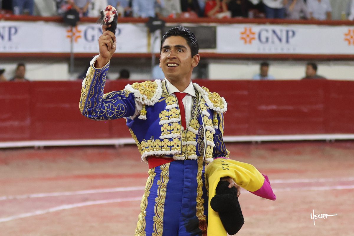 La capacidad de Héctor Gutiérrez corta una oreja en Aguascalientes