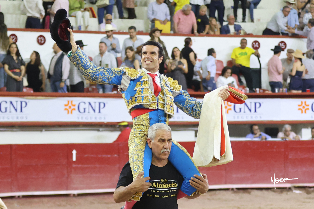 Emilio de Justo abre la Puerta Grande en Aguascalientes