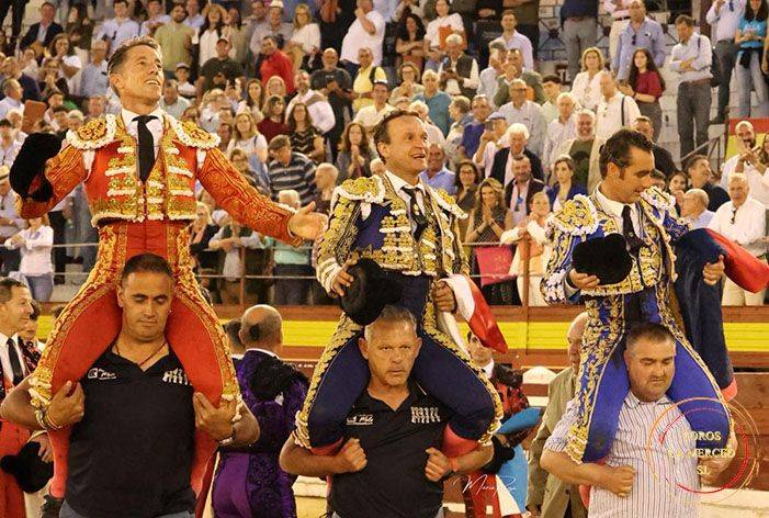 El cartel de banderilleros arrasa en Mérida con un indulto y una tarde de máximos trofeos